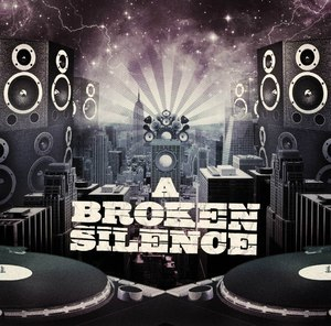 A Broken Silence (Japanese Edition)